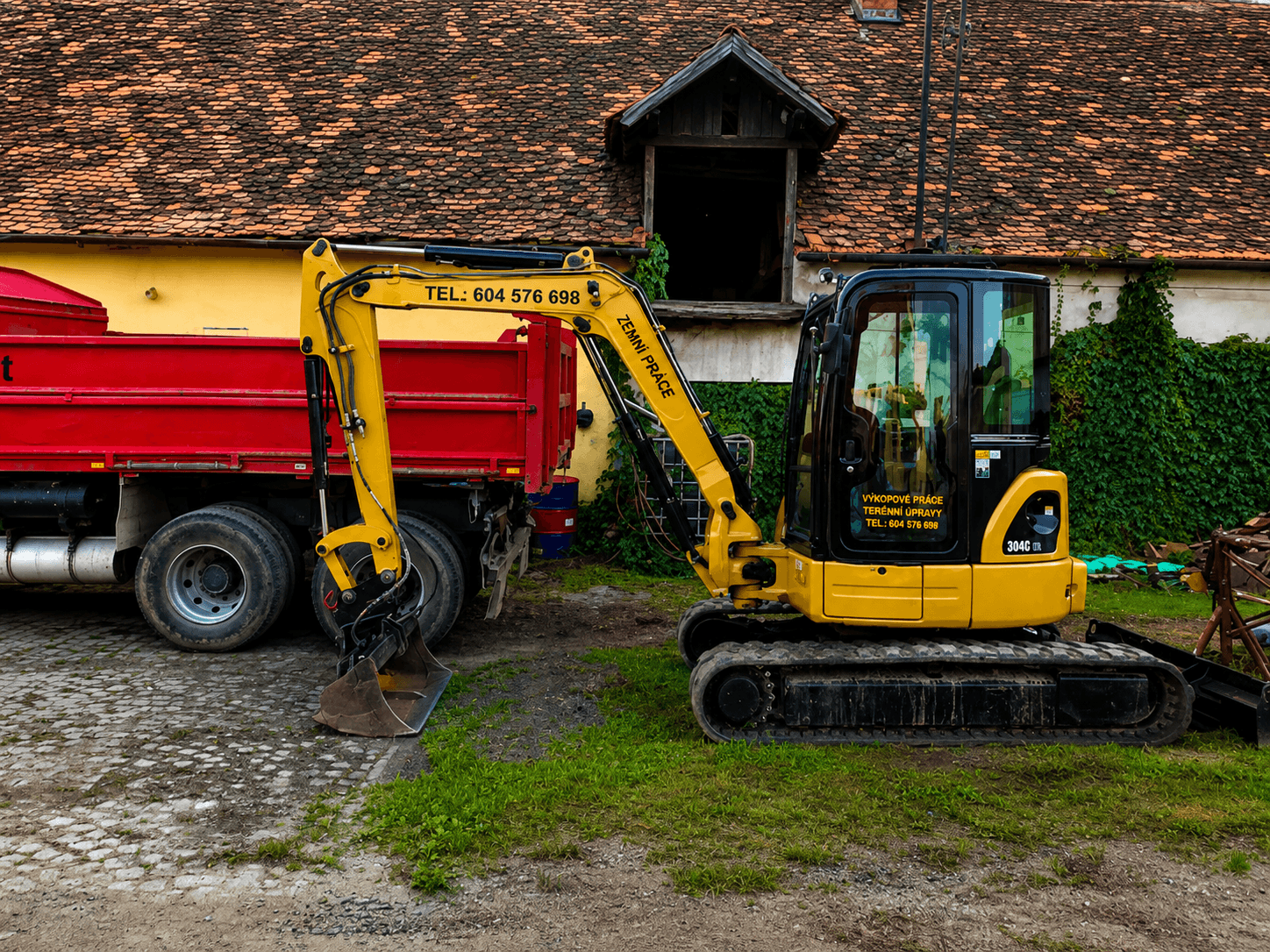 Výkopové práce — příprava základů rodinného domu